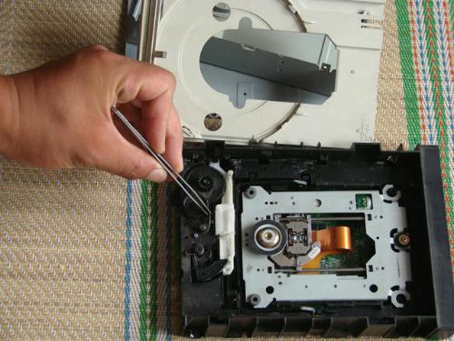 电脑光驱无法弹出？四步诊断与自助维修指南